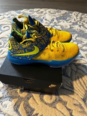 Mens Nike Zoom KD 4 Size 9 Blue/Tour Yellow/Lemon Twist